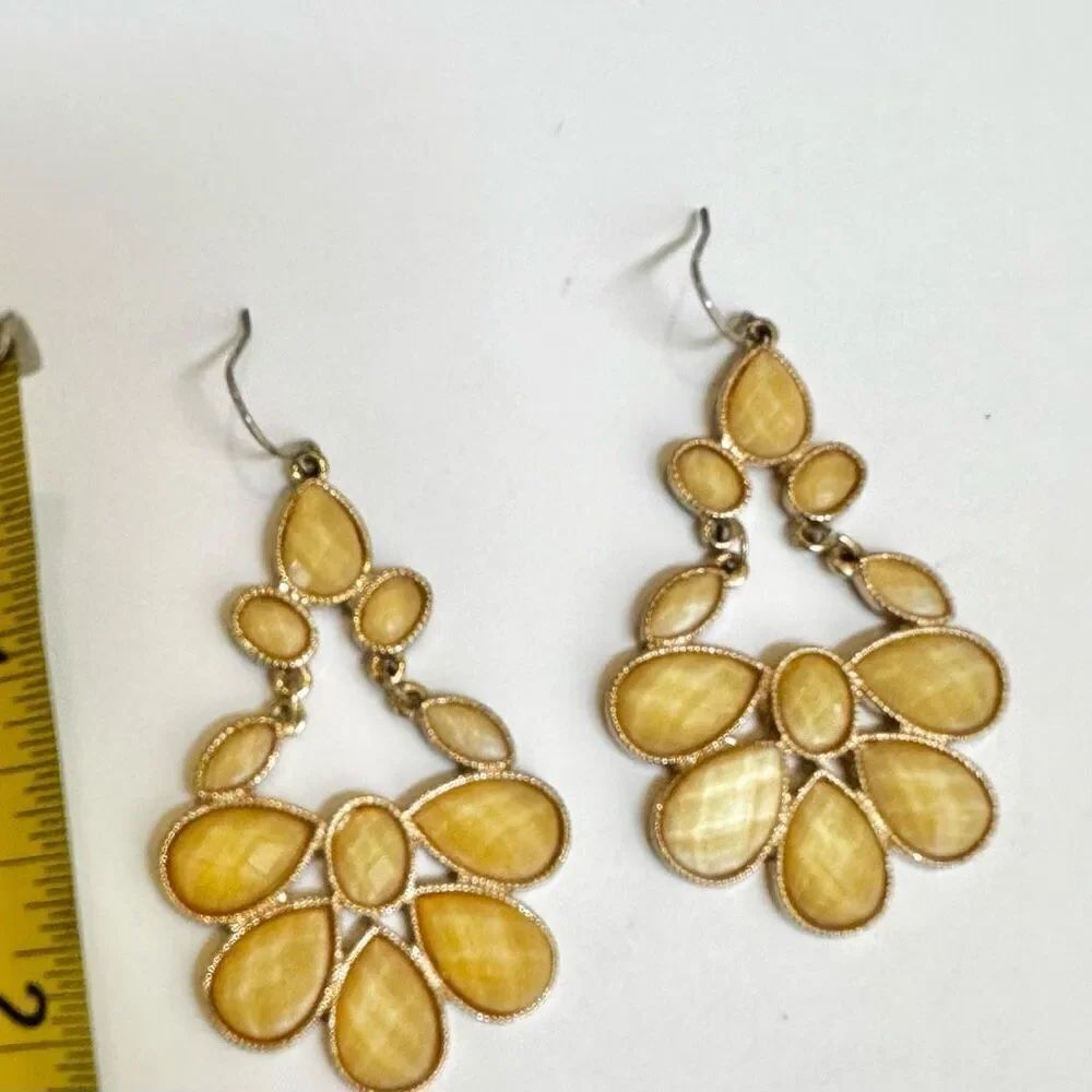 Yellow statement earrings - Picture 3 of 8